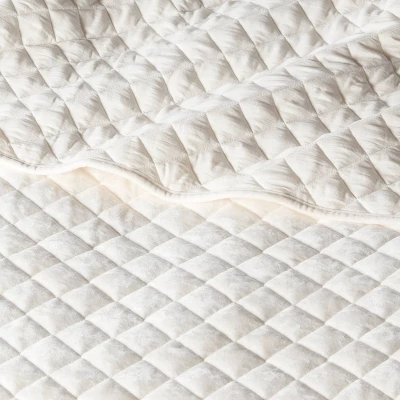 Luxe Diamond Stitch Velvet Quilt - Threshold™ - Image 2